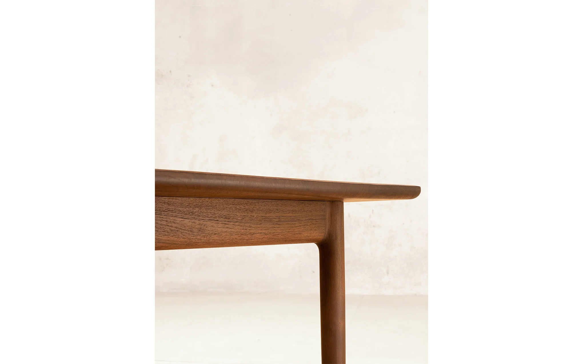 Tangāli dining table - Image 4
